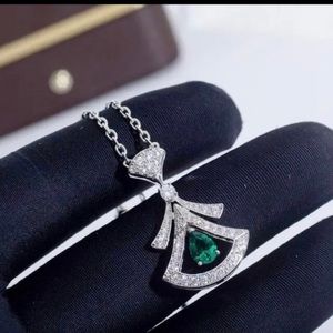 - Gorgeous emerald drop crystal fan necklace 925 stamped with Diamond fini…